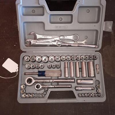 ts2860 - Craftsman socket and wrench set