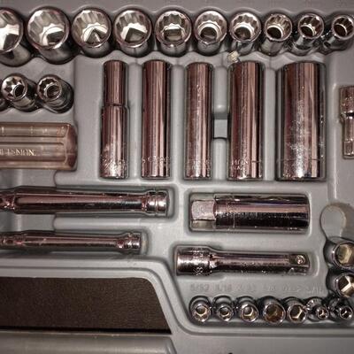 ts2860 - Craftsman socket and wrench set