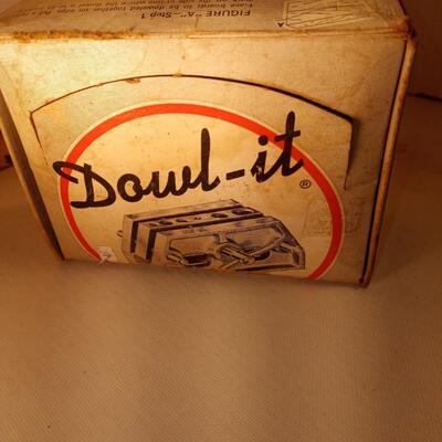 ts2866 - Vintage 1981, dowl it clamp