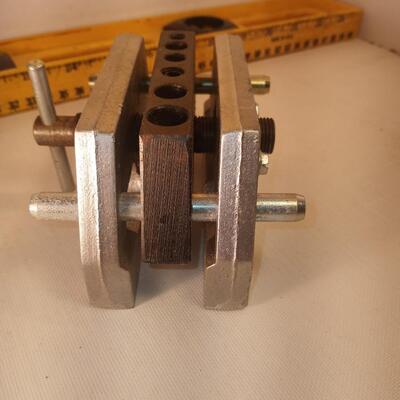 ts2866 - Vintage 1981, dowl it clamp
