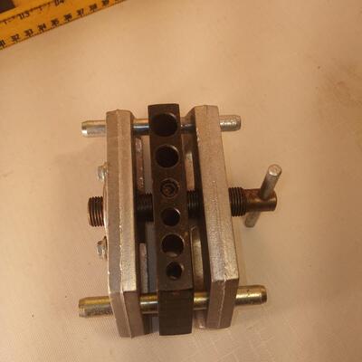 ts2866 - Vintage 1981, dowl it clamp