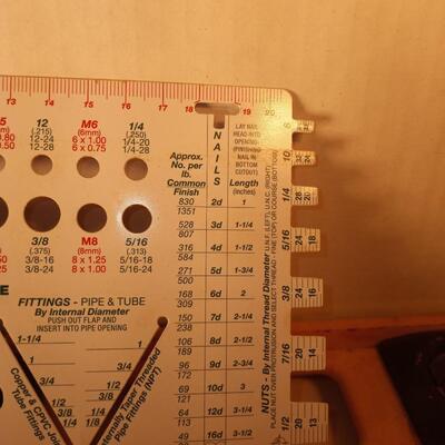 ts2872 - RARE HILLMAN HARDWARE GAUGE - BOLTS NUTS SCREWS BITS TUBING WIRE. FITTINGS
