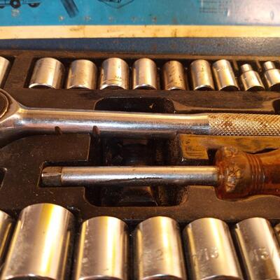 ts2874 - 40 pc sae and metric rachet socket set complete