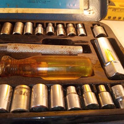 ts2874 - 40 pc sae and metric rachet socket set complete