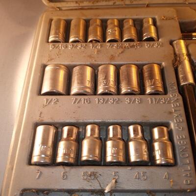 ts2875 - 1/4 inch drive and socket set missing 2 pieces