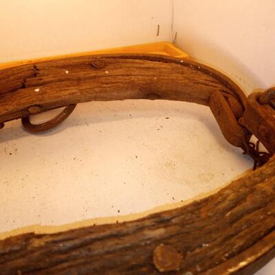 ts2876 - Vntg Pair 24â€ Primitive Horse Hames Collar Harness Cast Iron Wood Western
