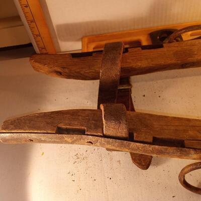 ts2878 - Vntg Pair 24â€ Primitive Horse Hamess Collar Harness Cast Iron Wood Western very good condition