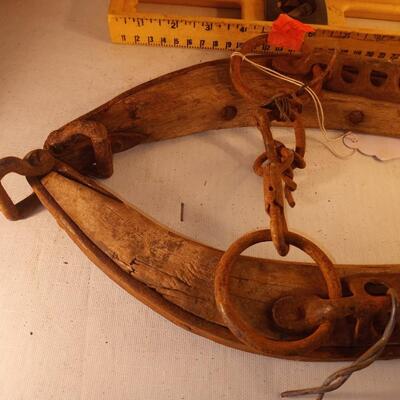 ts2880 - - Vntg Pair 24â€ Primitive Horse Hamess Collar Harness Cast Iron Wood Western cool and very good condition
