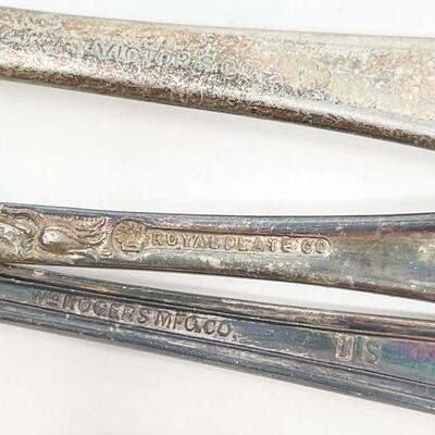 ANTIQUE ASSORTED SILVERPLATE FLATWARE BUNDLE