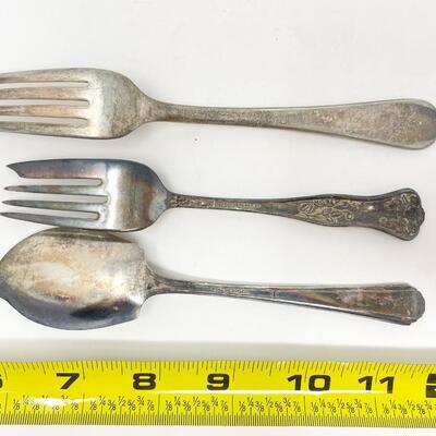 ANTIQUE ASSORTED SILVERPLATE FLATWARE BUNDLE