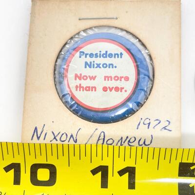 1972 â€œPRESIDENT NIXONâ€ CAMPAIGN BUTTONS