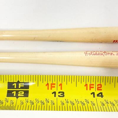 VINTAGE YANKEES â€œMICKEY MANTLEâ€™S HOLIDAY INNâ€ JOPLIN, MISSOURI BASEBALL BAT PENS