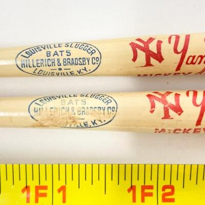 VINTAGE YANKEES â€œMICKEY MANTLEâ€™S HOLIDAY INNâ€ JOPLIN, MISSOURI BASEBALL BAT PENS