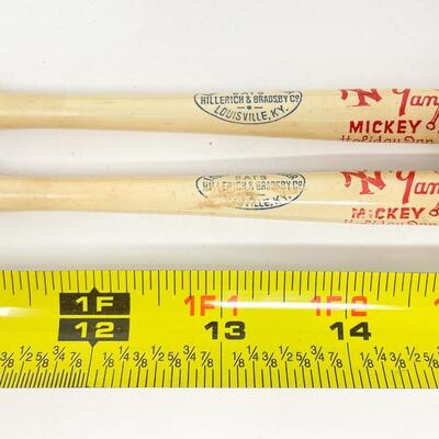 VINTAGE YANKEES â€œMICKEY MANTLEâ€™S HOLIDAY INNâ€ JOPLIN, MISSOURI BASEBALL BAT PENS