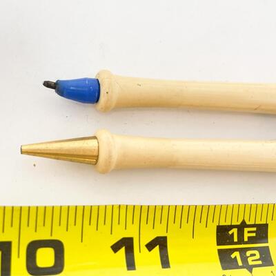 VINTAGE YANKEES â€œMICKEY MANTLEâ€™S HOLIDAY INNâ€ JOPLIN, MISSOURI BASEBALL BAT PENS