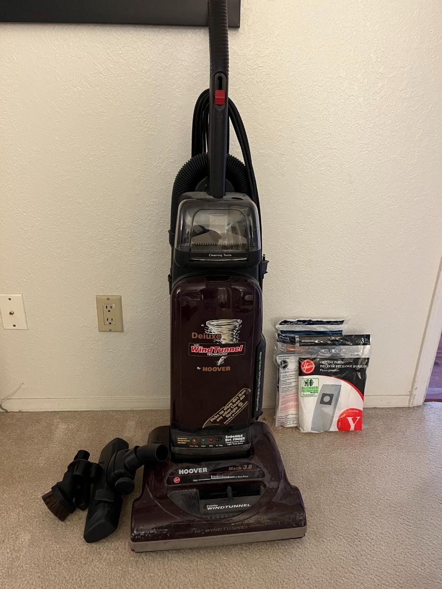 Hoover Deluxe WindTunnel Vacuum with accessories | EstateSales.org