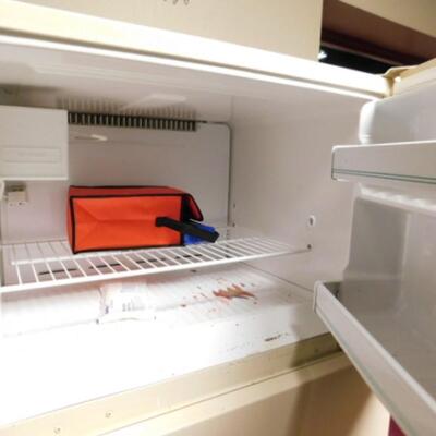 GE Hotpoint Refrigerator