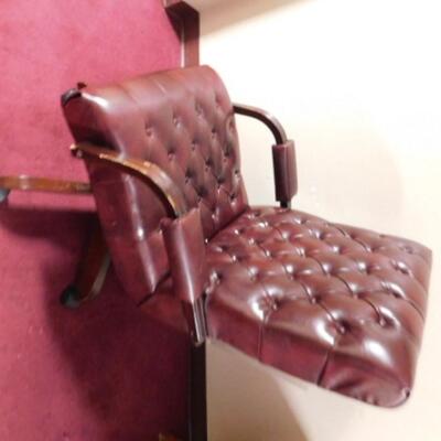 Executive Office Chair Wood Frame with Button Cushion Design