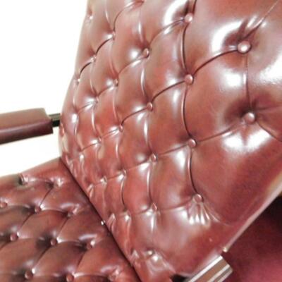 Executive Office Chair Wood Frame with Button Cushion Design