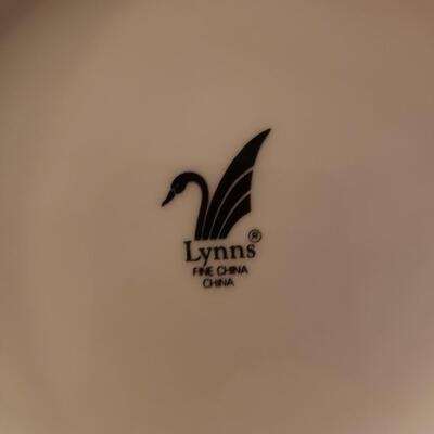Lynn's fine China 25 piece lot Pink snapped dragons
