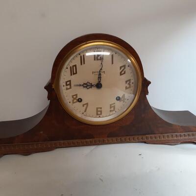 Vintage Ingraham clock with key