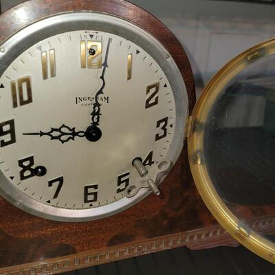 Vintage Ingraham clock with key