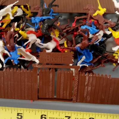 LOT 5  OLD MINIATURE  COWBOY AND INDIAN PLAYSET