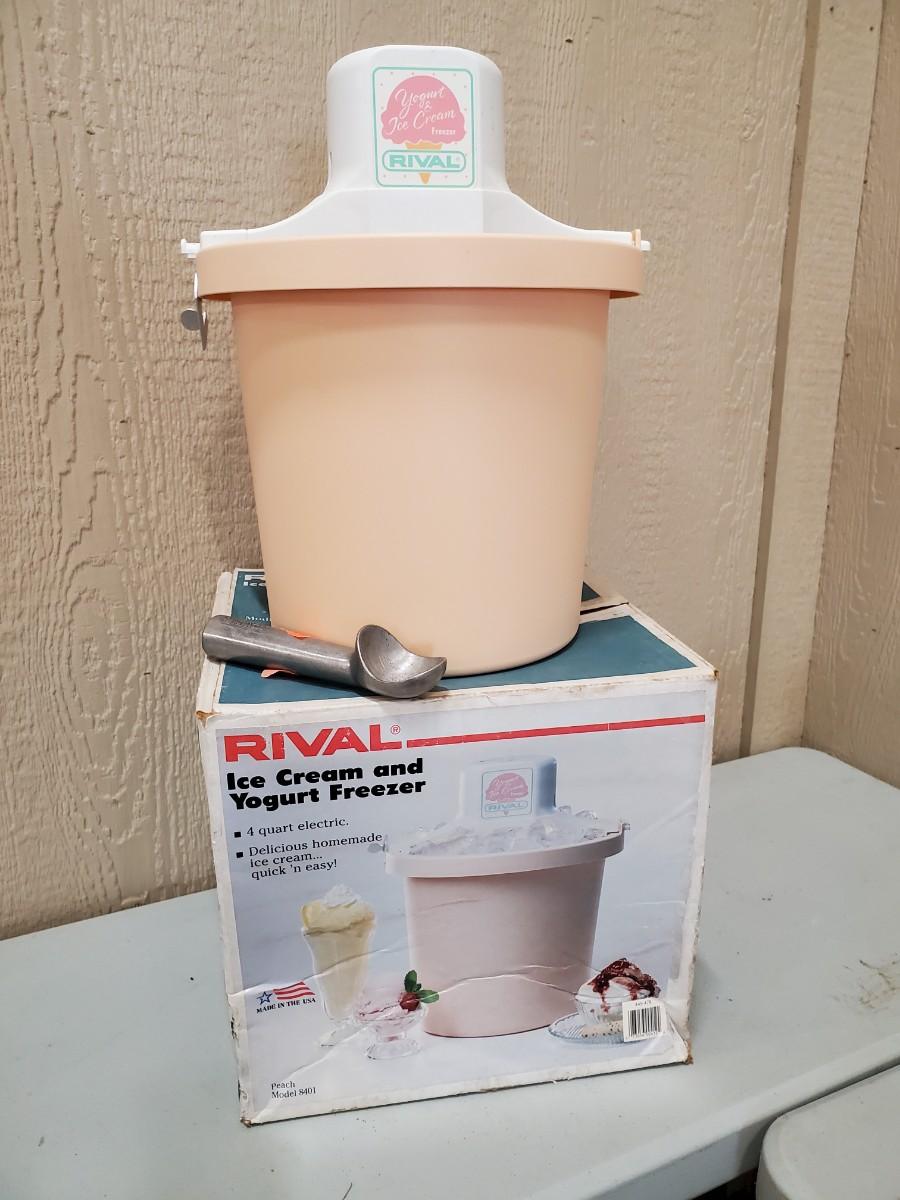 Rival Ice Cream/Yogurt freezer with Scoop