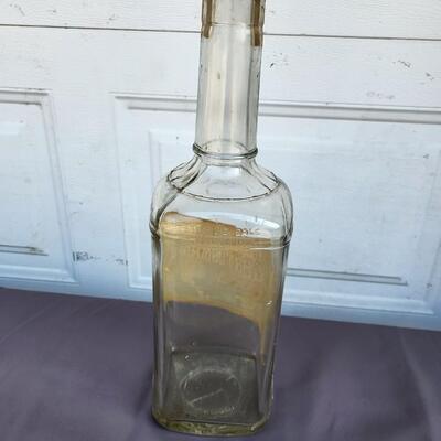 VINTAGE LARGE KENTUCKY GENTLEMAN GLASS LIQUOR BOTTLE - KANSAS STAMP
