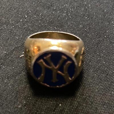 2006 NY Yankees Collectorâ€™s Ring Size 6.5