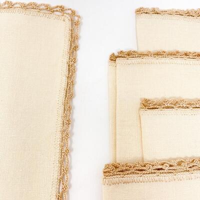 VINTAGE 15â€ LINEN NAPKINS W/ CROCHET TRIM SET OF 7