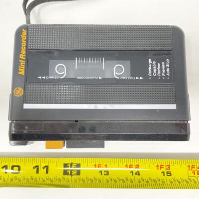 GE MINI CASSETTE TAPE PLAYER & RECORDER