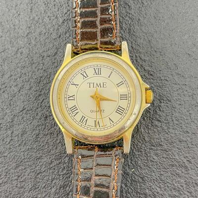 TIME QUARTZ WATCH W/ BROWN LEATHER STRAP