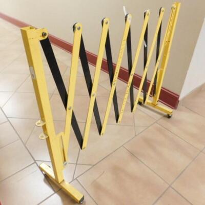 Accordion Mobile Traffic Barrier 10'