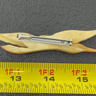 VINTAGE DEPOSE CARVED STORK BIRD BROOCH W/ TROMBONE CLASP