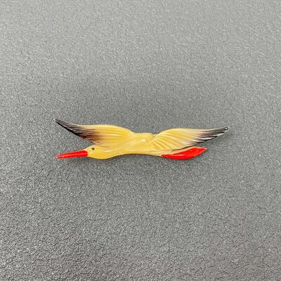 VINTAGE DEPOSE CARVED STORK BIRD BROOCH W/ TROMBONE CLASP