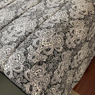 Ralph Lauren Full/Queen Bedding Black and White