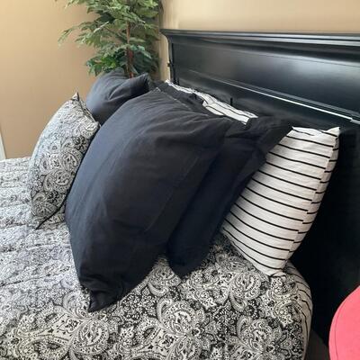 Ralph Lauren Full/Queen Bedding Black and White