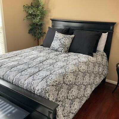 Ralph Lauren Full/Queen Bedding Black and White