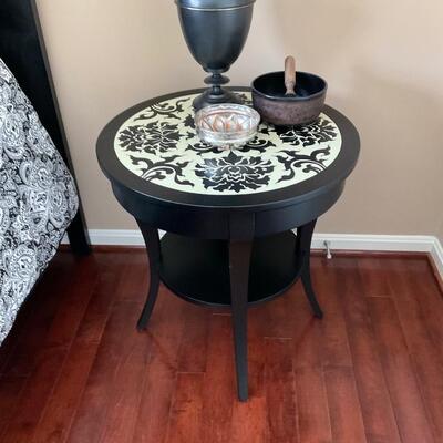 Bassett Furniture Round Side Table Black and White