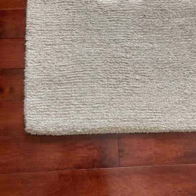 6â€™ x 9â€™ Crate and Barrel Madison Bisque Rug retail $299 1 of 2