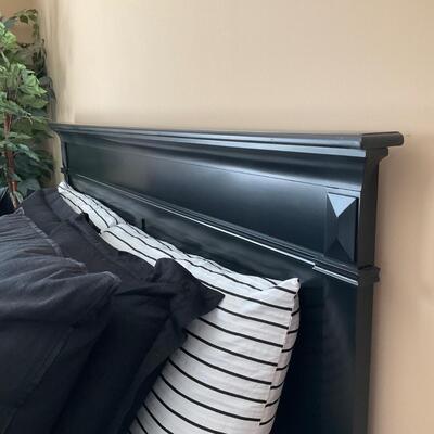 Bassett Furniture Queen Black Bedframe inc Headboard Footboard and Siderails
