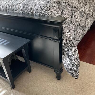 Bassett Furniture Queen Black Bedframe inc Headboard Footboard and Siderails