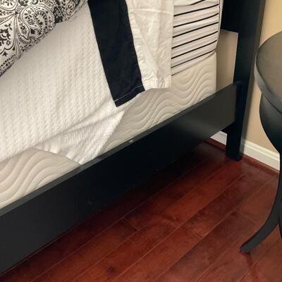 Bassett Furniture Queen Black Bedframe inc Headboard Footboard and Siderails