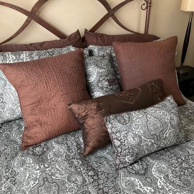 Brown and White Full/Queen Bedding