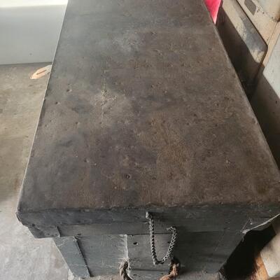 ANTIQUE JOURNEYMAN TRUNK WITH EXTRAS