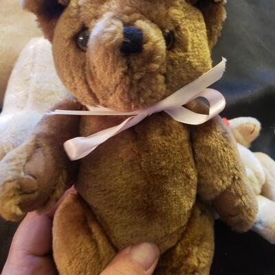 lot of 5 great Western bears moving parts on these stuffed animals