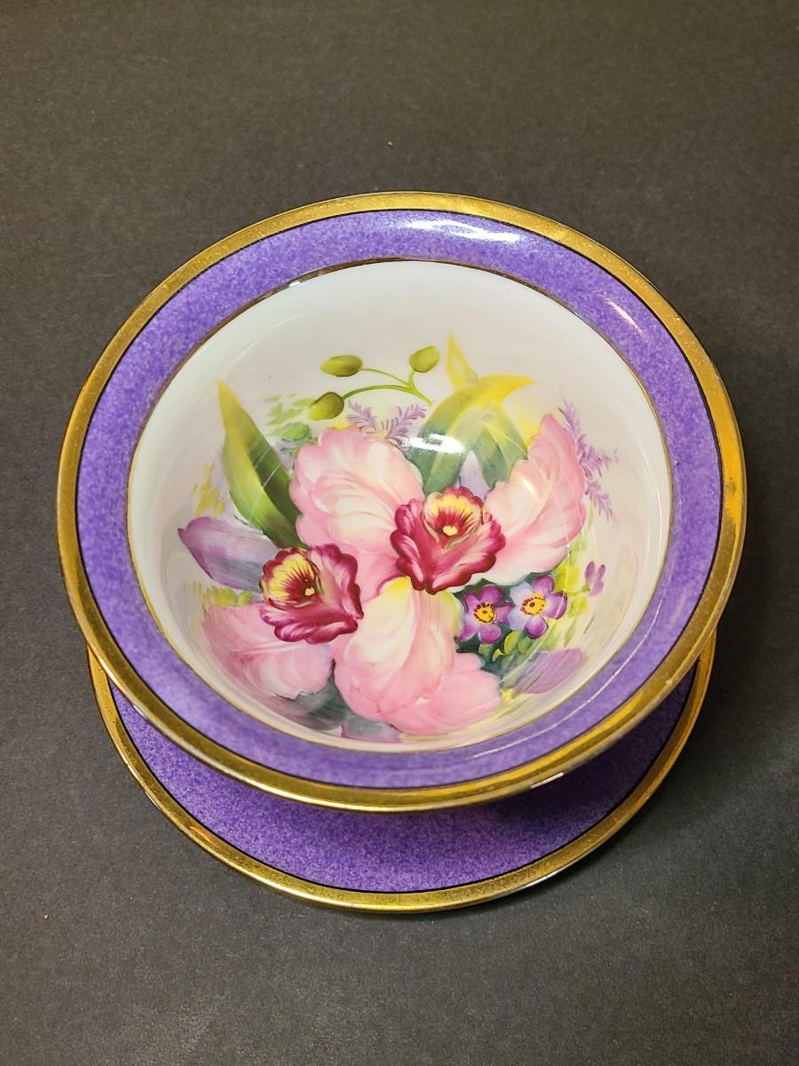 LOT 73 Floral Placemats, Vintage Ceramic Vanity Box, and More