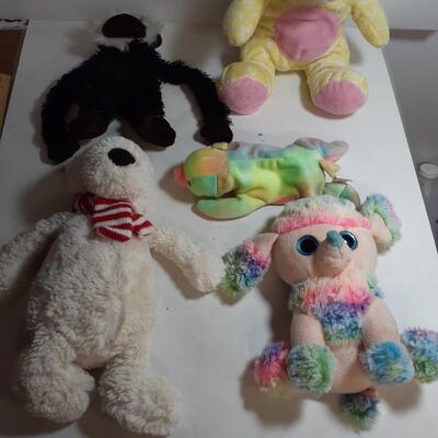 Lot of 5 stuffed animals
