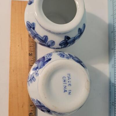 2 little saki cups vintage